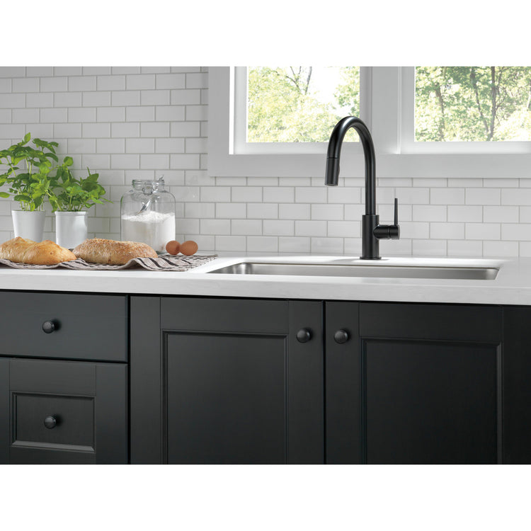 Delta - Trinsic - Single Handle Pull-Down Faucet - Matte Black