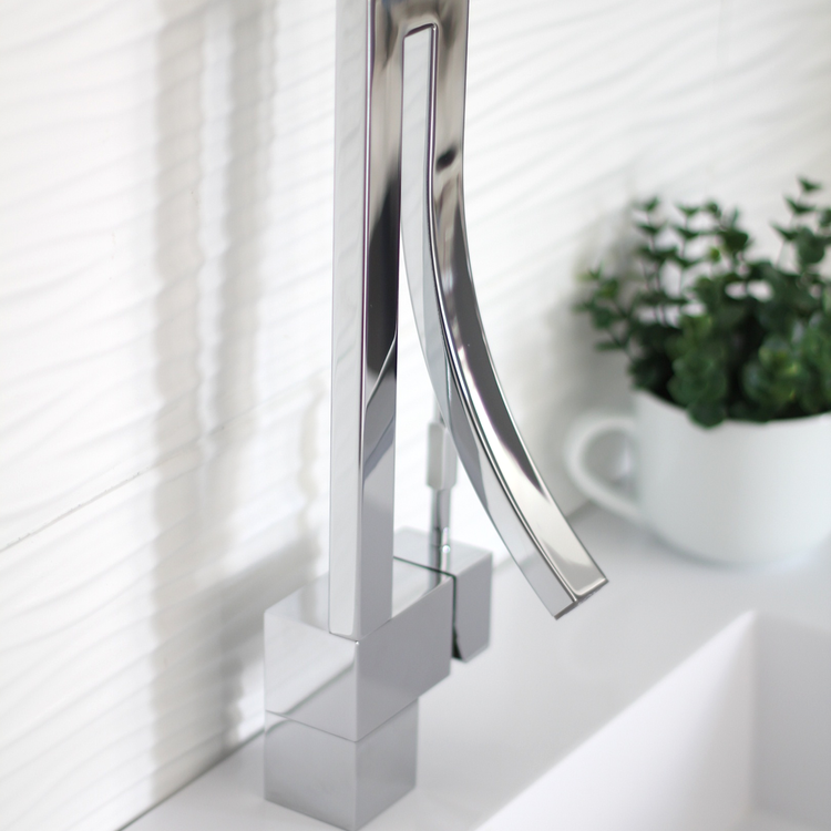 Single Handle Vessel Sink Bathroom Faucet in Chrome